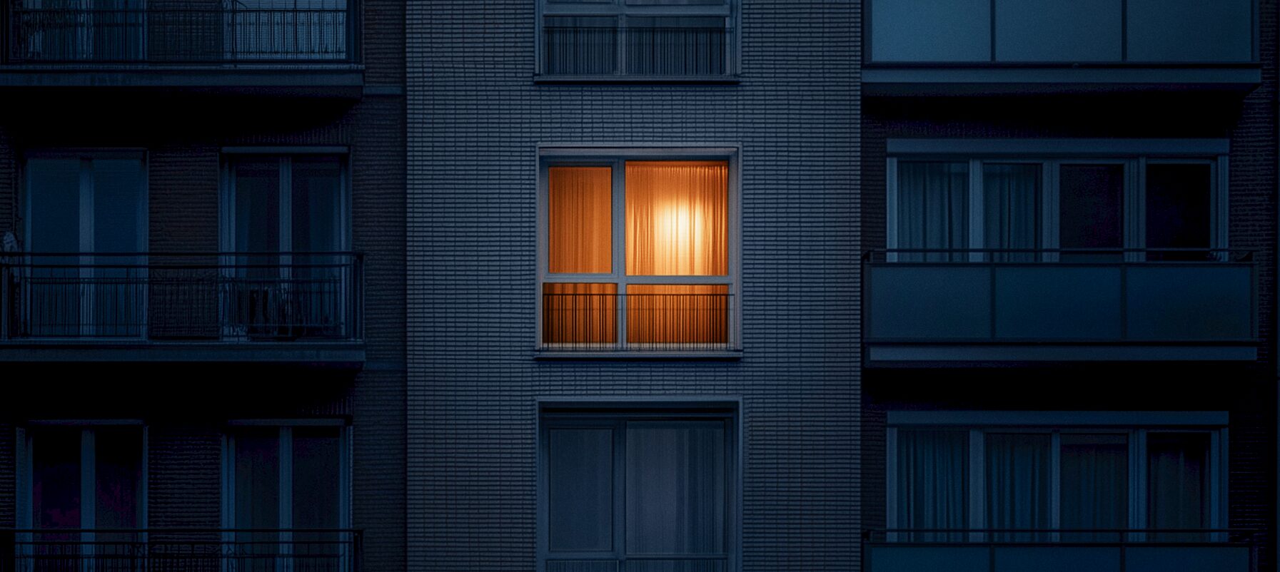 Lumière allumé immeuble Mort solitaire personne âgée